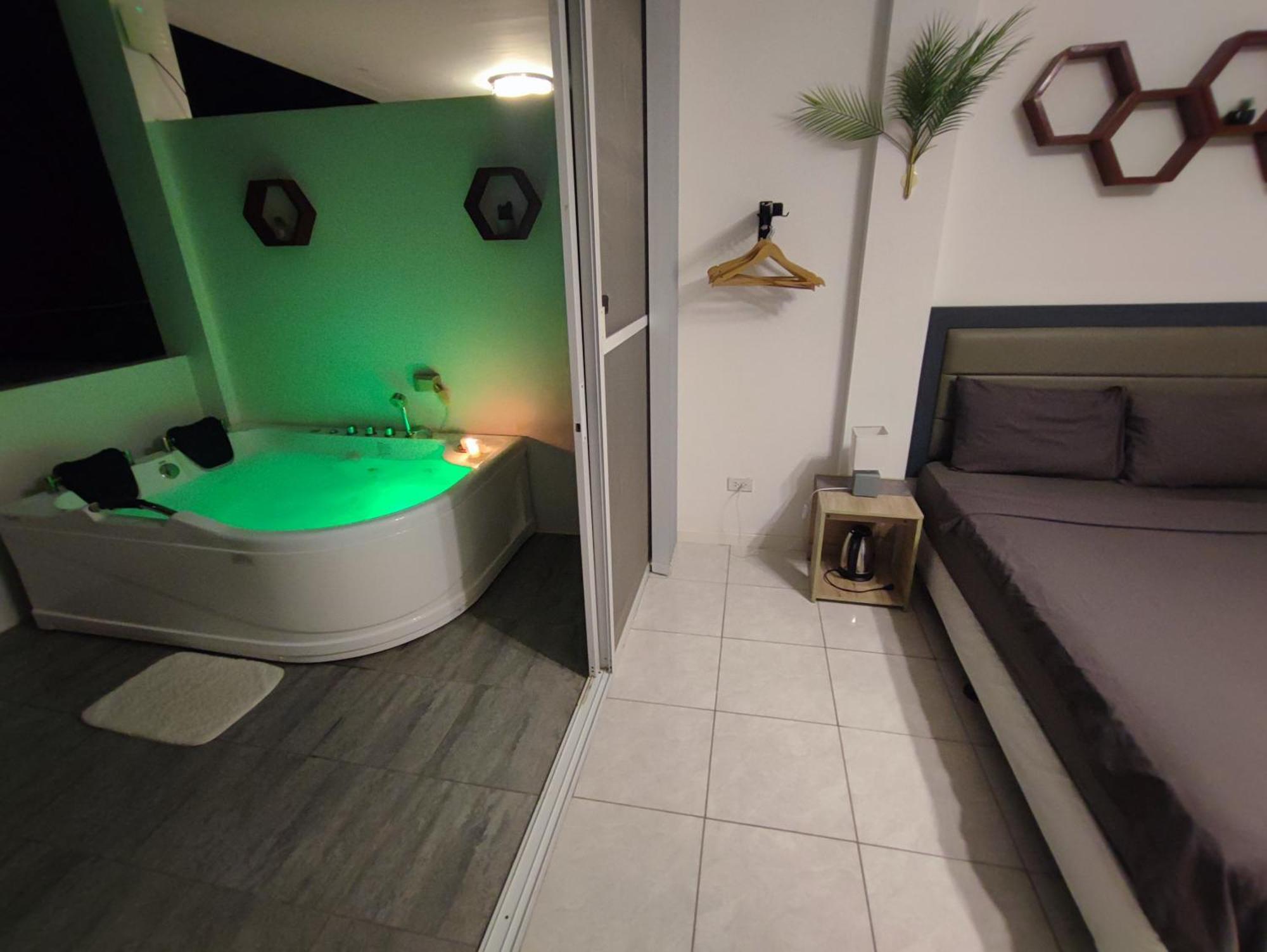 Bonsai Jacuzzi Suites Panglao Zewnętrze zdjęcie